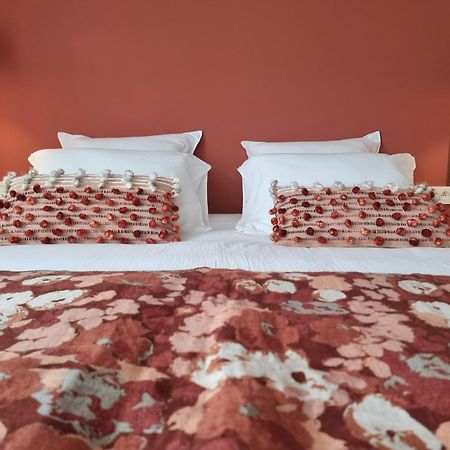 Sous La Houlette, Suites, Piscine Interieure Et Sauna Villers-la-Ville Exteriör bild