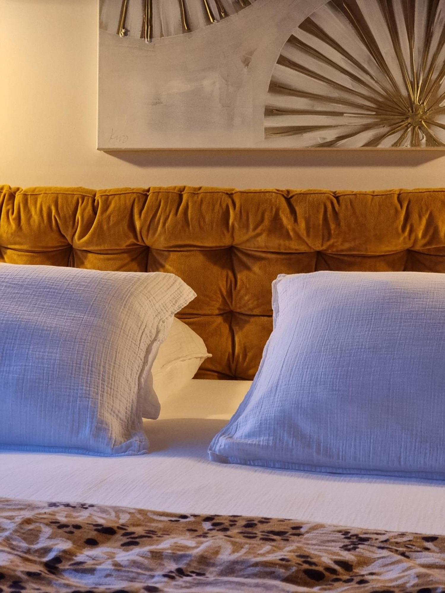 Sous La Houlette, Suites, Piscine Interieure Et Sauna Villers-la-Ville Exteriör bild